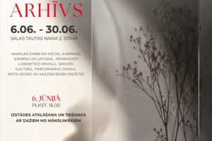 Plakāts paziņo par izstādi "Smaržu arhīvs", Starptautiskā laikmetīgās mākslas un smaržu izstāde, kas norisināsies Salas Tautas nama 2. stāvā no 6. līdz 30. jūnijam. Atklāšana 6. jūnijā plkst. 16.00, paredzēta tikšanās ar māksliniekiem. Ieeja bez maksas. Izstādē aplūkojami mākslas darbi no Āzijas, Amerikas, Eiropas un Latvijas, kas apvieno laikmetīgo mākslu, smaržu kultūru, performanci, skaņu, instalācijas un multisensoru pieredzi. Plakāta labajā pusē redzama caurspīdīga plāksne ar smalku zaru siluetu, kas met ēnu, pret gaišu fonu.