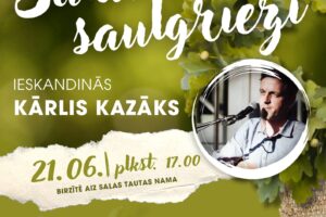 Plakāts aicina uz "Salas saulgriežu" pasākumu 21. jūnijā plkst. 17.00 birzītē aiz Salas Tautas nama. Zaļā fonā ar lapu motīviem attēlots Kārlis Kazāks dziedam mikrofonā. Programmā arī darbnīca ar zāļu sievu Ivetu Lapseli un Sēlpils amatierteātra "Ore" brīvdabas izrāde "Es pazinu tēva sētu". Ieeja bez maksas. Plakāta augšpusē auduma faktūra un Jēkabpils novada Kultūras pārvaldes logo.