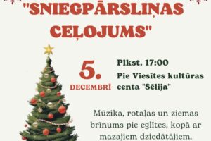 Plakāts ar paziņojumu par "Ziemassvētku egles iemirdzēšanās ar ziemas stāstu "Sniegpārsliņas ceļojums"". Pasākums notiks 5. decembrī Plkst. 17:00 pie Viesītes kultūras centa "Sēlija"". Būs mūzika, rotaļas un ziemas brīnums pie eglītes, kopā ar mazajiem dziedātājiem, dejotājiem un amatierteātra jauniešu grupu. Cienāsimies ar karstu tēju un piparkūkām. Visu mīļi aicināti! Attēlā redzama rotāta Ziemassvētku egle ar zvaigzni galotnē un dāvanām apakšā, fona augšpusē dekoratīvas sniegpārsliņas.