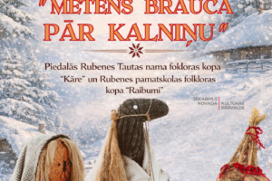Meteņdienas pasākuma "METENS BRAUCA PĀR KALNIŅU" afiša ar sniegotu ainavu fonā un trīs tradicionālām maskām priekšplānā. Augšpusē redzams latviešu etnogrāfisks raksts. Pasākums notiks 17. februārī plkst. 13.00 Rubenes Tautas namā. Priekšplānā ir trīs Meteņdienas maskas no dabīgiem materiāliem, kas attēlo folkloras tēlus. Piedalās Rubenes Tautas nama folkloras kopa “Kāre” un Rubenes pamatskolas folkloras kopa “Raibumi”. Pasākumu rīko Jēkabpils novada Kultūras pārvalde. Tas ir bezmaksas pasākums. Apakšā piezīme: "Pasākuma laikā var tikt fotografēts un filmēts, materiāli informatīvos nolūkos var tikt publicēti novada mājaslapā, informatīvajos izdevumos un citos sociālajos tīklos.