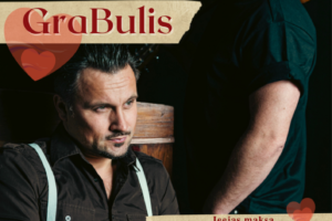 Plakāts ar diviem vīriešiem: Andris Bulis, tērpies brūnā kreklā ar lencēm, un Gints Grāvelis melnā t-kreklā ar akustisko ģitāru fonā. Teksts: 5. martā plkst. 19.00 Spuņģēnu Tautas namā. ANDRIS BULIS & GINTS GRĀVELIS. Muzikāli dzejiskais duets. GraBulis. Ieejas maksa: Iepriekšpārdošanā - 10,00 EUR, Pasākuma dienā - 12,00 EUR. Tel. 26607259 [Anita]. JĒKABPILS NOVADA KULTŪRAS PĀRVALDE. 2026 Pasākuma laikā var tikt fotografēts un filmēts, materiāli informatīvos nolūkos var tikt publicēti novada mājaslapā, informatīvajos izdevumos un citos sociālajos tīklos.