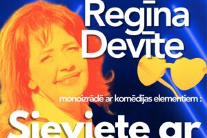Afiša ar aktrises Regīnas Devītes attēlu, kas reklamē monoizrādi "Sieviete ar dzeltenām brillēm". Attēlā redzama smaidīga sieviete oranžos toņos, blakus dzeltenas sirds formas brilles. Uz afišas rakstīts: "GĀRSENES TAUTAS NAMĀ. 6.martā plkst. 18.00. Biļetes cena: 7,- EUR. Regīna Devīte. monoizrāde ar komēdijas elementiem : Sieviete ar dzeltenām brillēm. JĒKABPILS NOVADA KULTŪRAS PĀRVALDE.