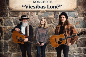 Koncerta plakāts ar trim mūziķiem – vīrieti ar baltu bārdu, jaunu sievieti un vīrieti ar gariem matiem – stāvam pie akmens sienas ar akustiskām ģitārām. Virs viņiem ir uzraksts: "7. MARTĀ LONES TAUTAS NAMĀ plkst. 14.00. JĒKABPILS NOVADA KULTŪRAS PĀRVALDE. Grūpas Viedais Fonogrāfs KONCERTS "Viesības Lonē"". Apakšā teksts: "Biļetes iepriekšpārdošanā 8,00 EUR. Pasākuma dienā 10,00 EUR. Saziņai - Inta 29356839". Pa kreisi vertikāli rakstīts: "Pasākuma laikā var tikt fotografēts un filmēts, materiāli informatīvos nolūkos var tikt publicēti novada mājaslapā, informatīvos izdevumos un citos sociālajos tīklos.