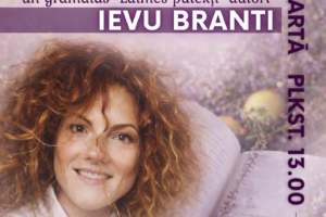 Smaidoša sieviete ar rudiem lokainiem matiem un vasaras raibumiem sejā, turot atvērtu grāmatu ar lavandas ziediem. Uz plakāta lasāms teksts: "ATĀŠIENES TAUTAS NAMS Annas sāta. Tikšanās ar dzīves iedvesmotāju un grāmatas "Laimes putekļi" autori IEVU BRANTI. 29. MARTĀ PLKST. 13.00. JĒKABPILS NOVADA KULTŪRAS PĀRVALDE. Bezmaksas pasākums. Pasākuma laikā var tikt fotografēts un filmēts, materiāli informatīvos nolūkos var tikt publicēti novada mājaslapā, informatīvajos izdevumos un citos sociālajos tīklos. 2026.