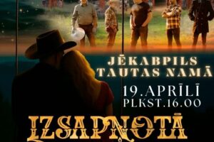 Plakāts mūzikas grupas Sestā Jūdze koncertam "Izsapņotā Pasaule". Attēlā pieci grupas dalībnieki stāv zvaigžņotā naktī ar drupām fonā, bet apakšā pāris skatās uz skatu. Pasākums notiks Jēkabpils Tautas Namā 19. aprīlī plkst. 16.00. Apakšā redzami arī uzraksti "Ziemellatvija", "MGĀBOLS DIZAINS UN DRUKA", "BIĻETES", "BIĻEŠU PARADĪZE", "JĒKABPILS NOVADA KULTŪRAS PĀRVALDE".