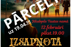 Plakāts ar grupas "Sesta Jūdze" dalībniekiem – vīriešiem un sievieti pie mēness un zvaigžņotas debess, ar uzrakstiem "SESTA JŪDZE!" un "IZSAPŅOTĀ PASAULE". Liels balts uzraksts diagonāli norāda: "PĀRCELTS! uz 19.04.!!!". Sākotnējā pasākuma informācija ir "Jēkabpils Tautas namā 12.februārī plkst.19.00".